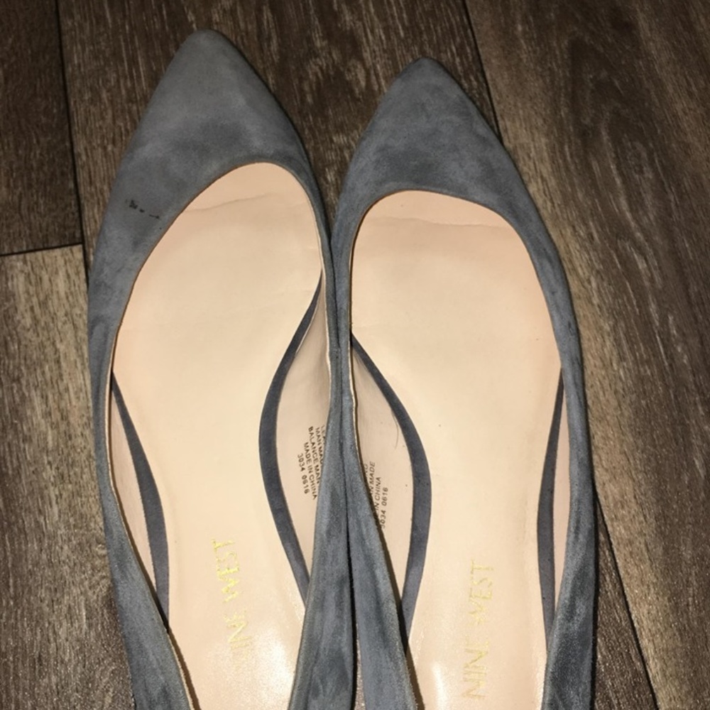 Grey Flats - Picture 3 of 4